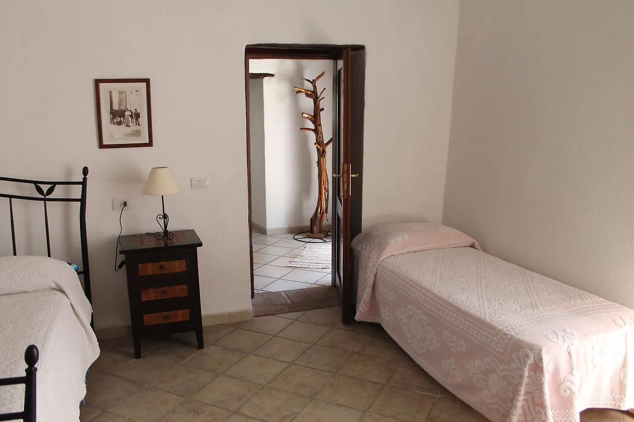 Stazzu Straetu Konuk evi Olbia Kır Evi