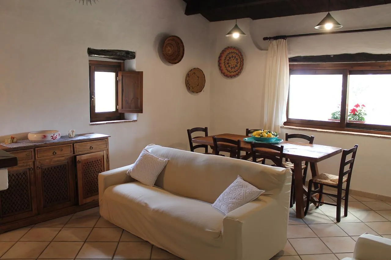 Kır Evi Stazzu Straetu Konuk evi Olbia İtalya